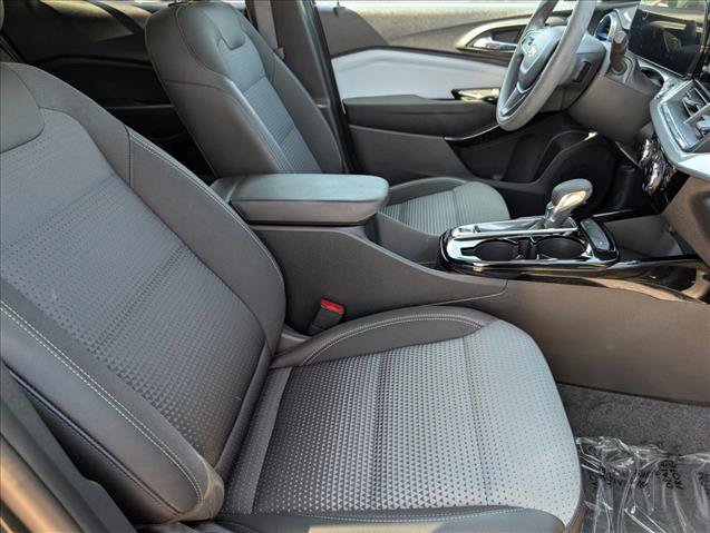 Used 2025 Chevrolet Trax LT FWD image 19