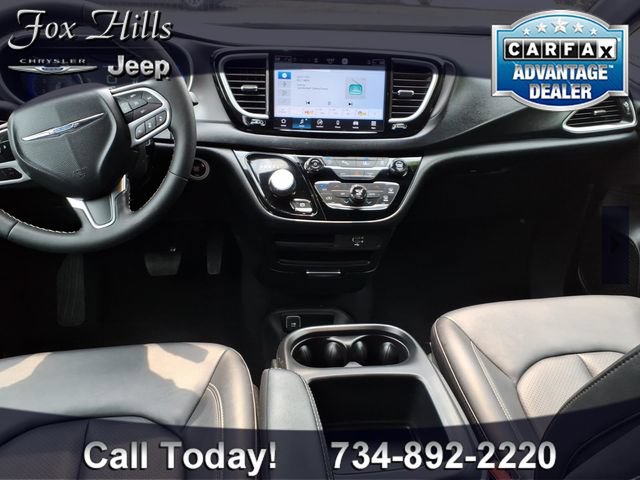 Used 2026 Chrysler Pacifica Select FWD image 14