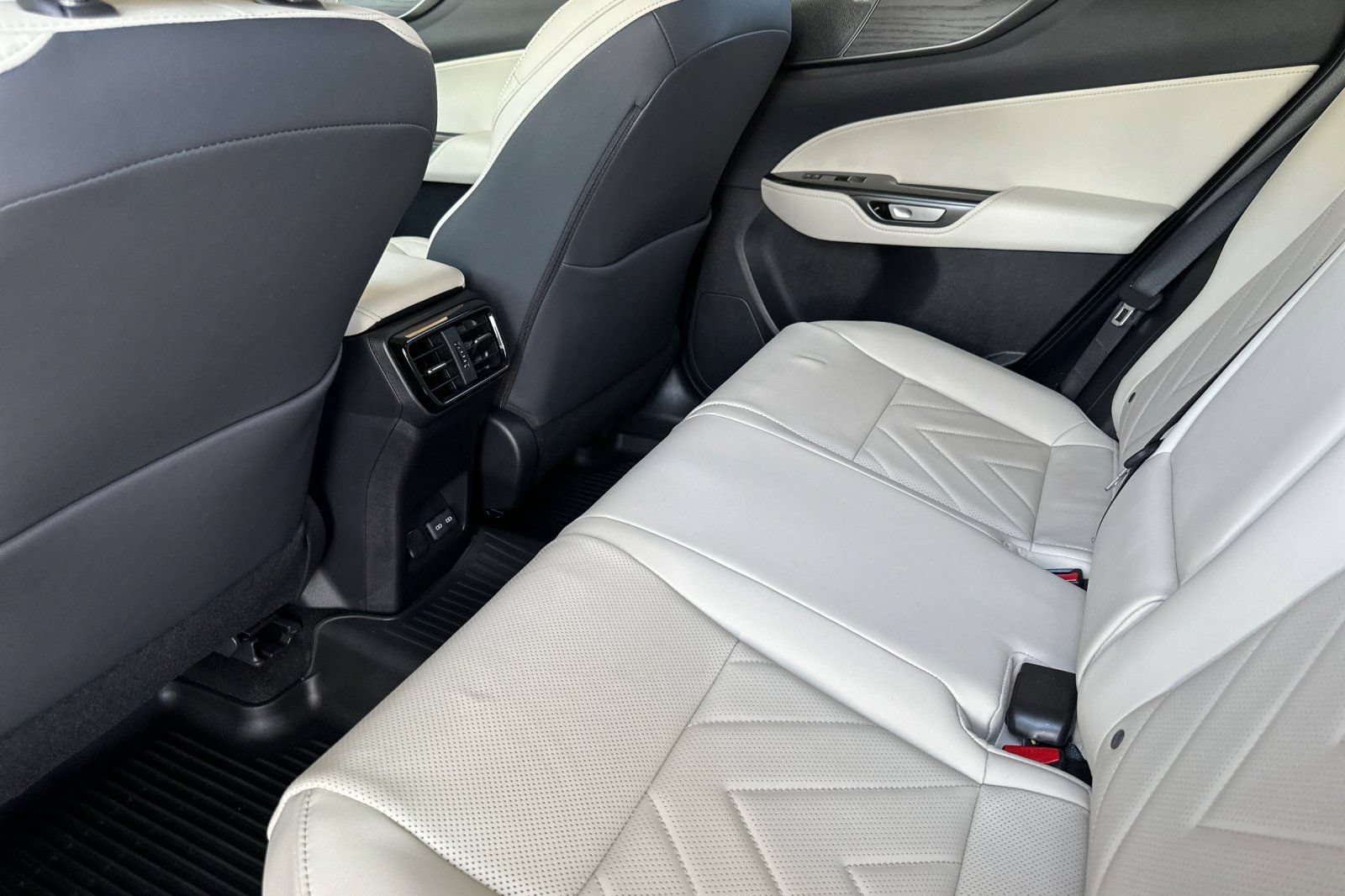 Certified 2026 Lexus NX 350h FWD w/ Accessory Package (2T) image 14