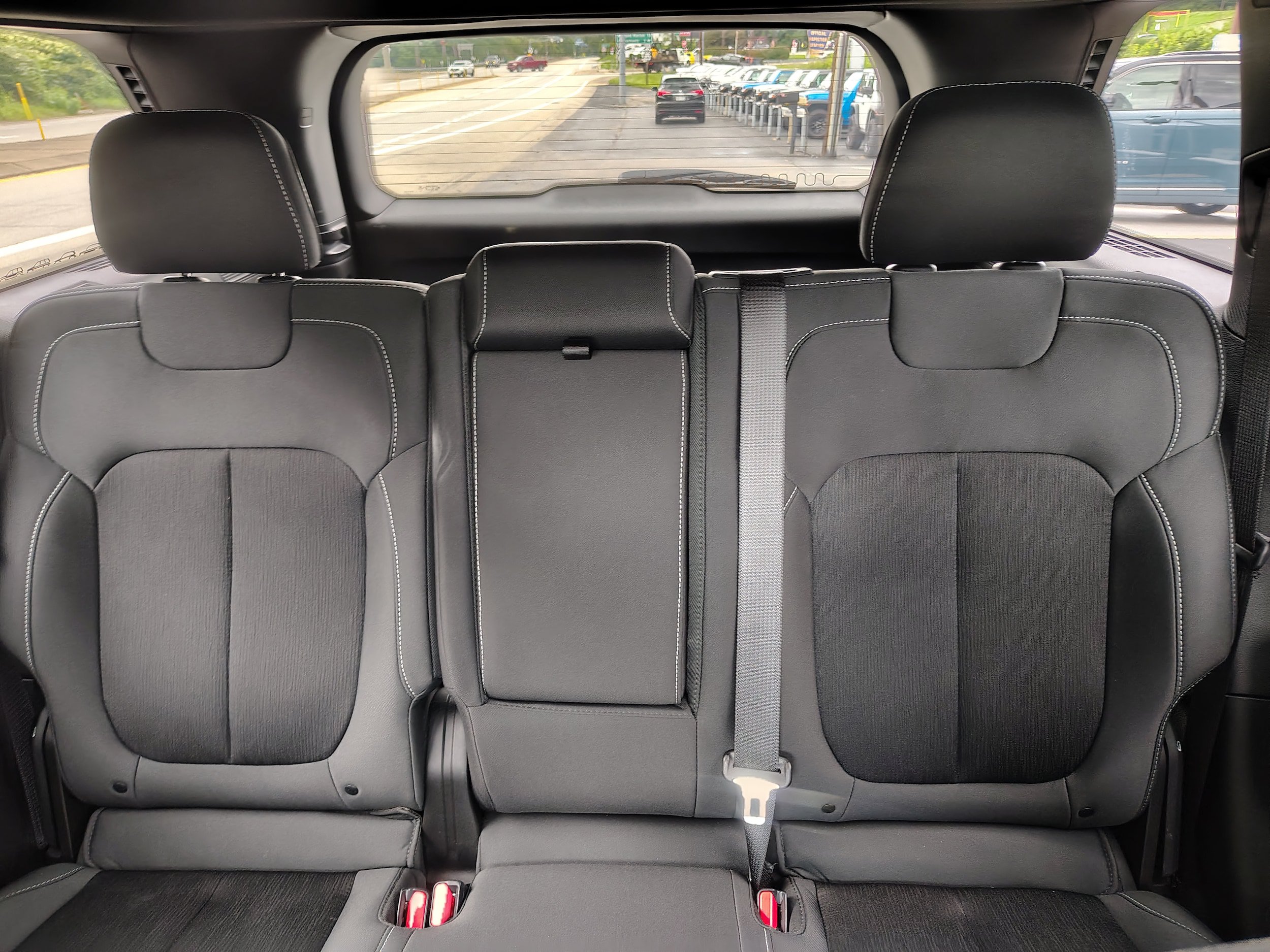 Certified 2025 Jeep Grand Cherokee Laredo X w/ Luxury Tech Group I AWD/4WD image 23