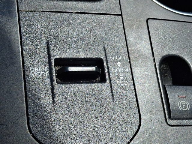 Used 2023 Toyota Highlander XLE FWD image 24