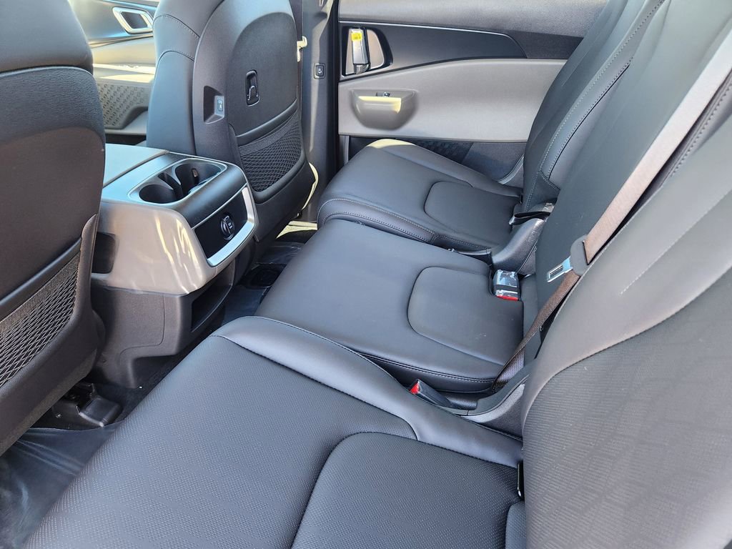 New 2026 Kia Carnival FWD image 9