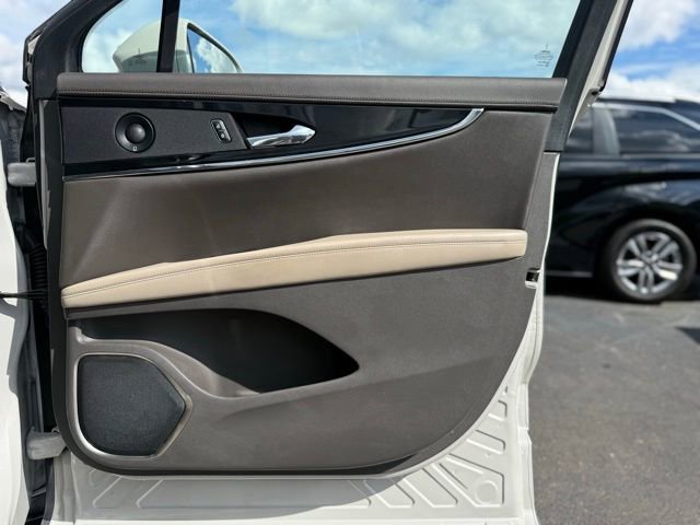 Used 2022 Lincoln Nautilus Reserve w/ Equipment Group 201A image 19