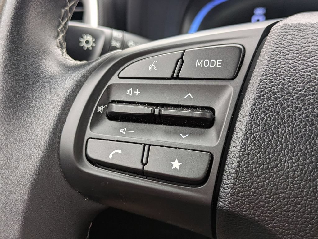 Used 2025 Hyundai Venue SEL FWD image 24