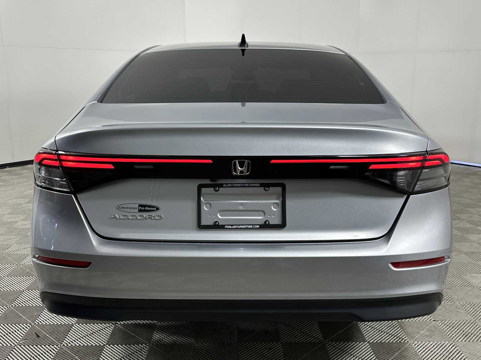 Used 2025 Honda Accord SE image 6