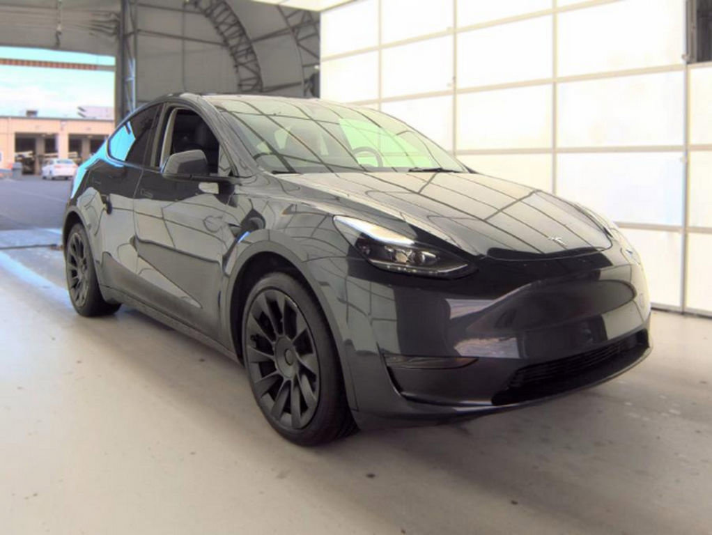 Used 2024 Tesla Model Y Long Range AWD/4WD image 4