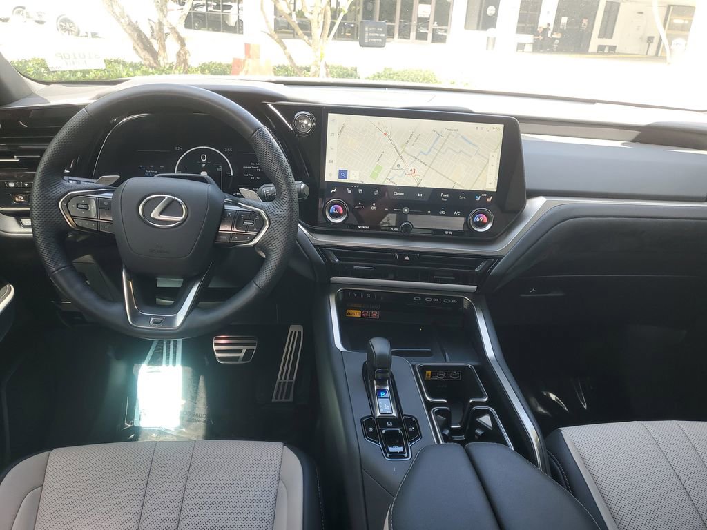 Used 2025 Lexus TX 500h AWD w/ Technology Package image 10