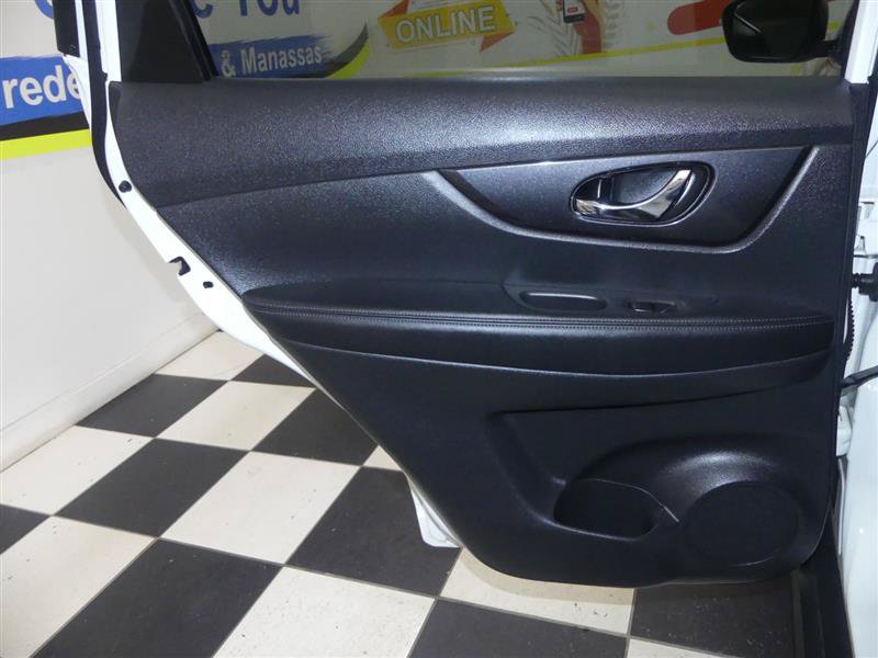 Used 2017 Nissan Rogue SV AWD/4WD image 23
