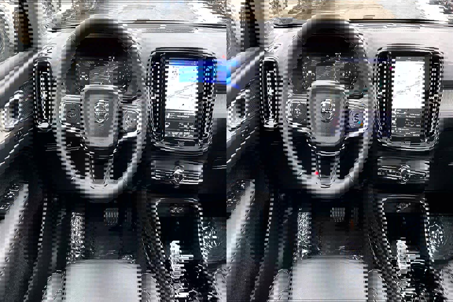 Certified 2024 Volvo XC40 B5 Plus w/ Protection Package Premier image 6