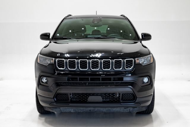 Used 2025 Jeep Compass Latitude w/ Sun & Sound Group AWD/4WD image 4