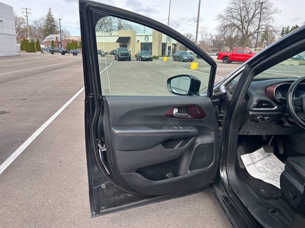 Used 2019 Chrysler Pacifica Limited image 13