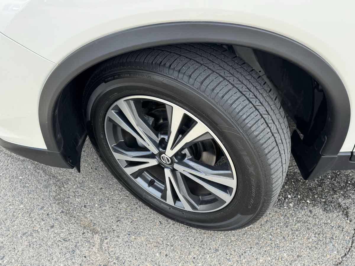 Used 2019 Nissan Rogue SV w/ Sun & Sound Touring Package AWD/4WD image 36