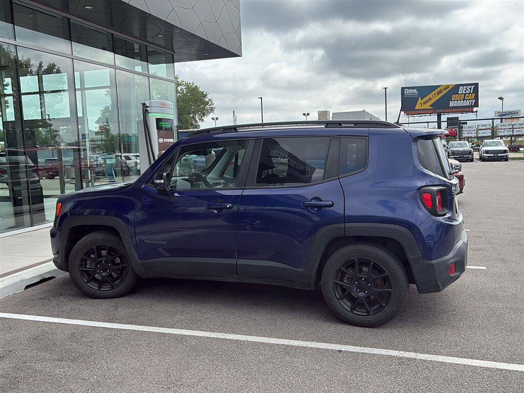 Used 2020 Jeep Renegade Altitude FWD image 2