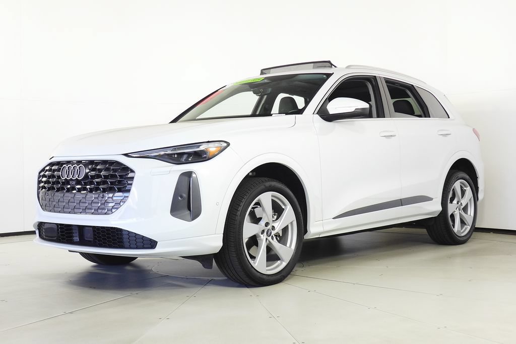Used 2025 Audi Q5 Premium Plus w/ Premium Plus AWD/4WD image 2