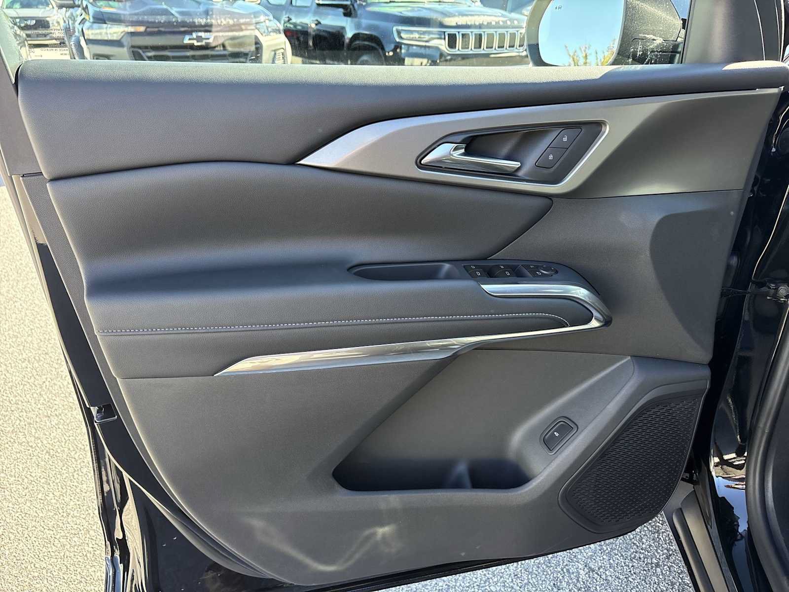 New 2027 Chevrolet Traverse LT w/ Driver Confidence Package FWD image 22