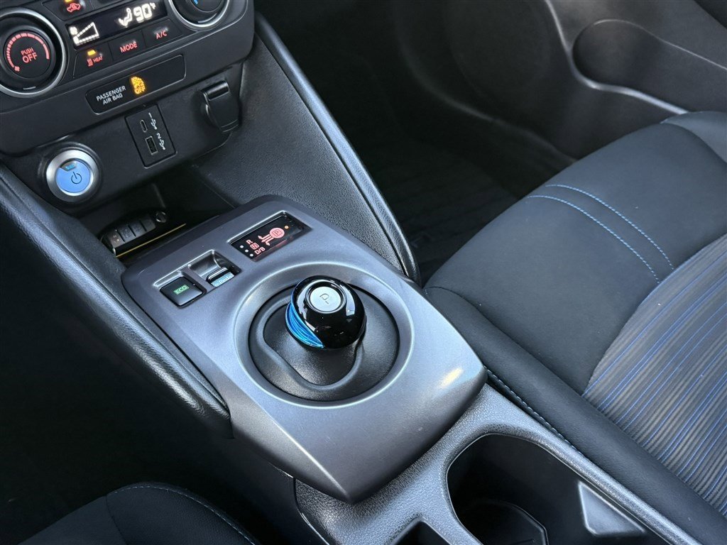 Used 2022 Nissan Leaf S image 23