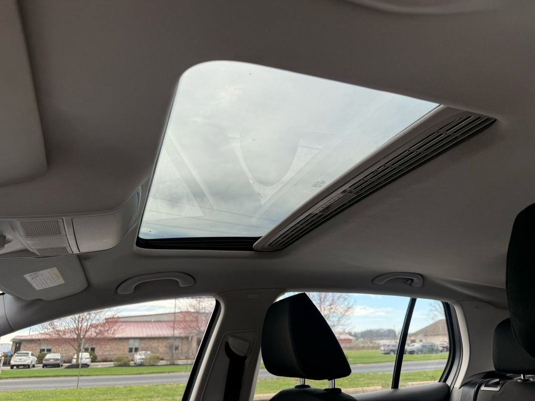 Used 2014 Volkswagen Golf TDI image 25