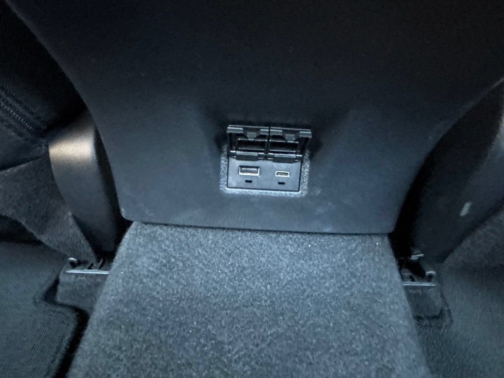 Used 2025 Toyota Camry LE AWD/4WD image 31