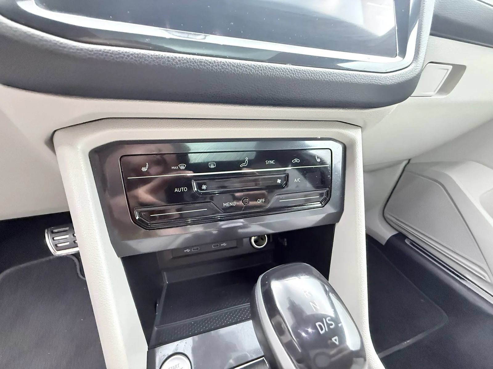 Used 2023 Volkswagen Tiguan SE R-Line AWD/4WD image 26