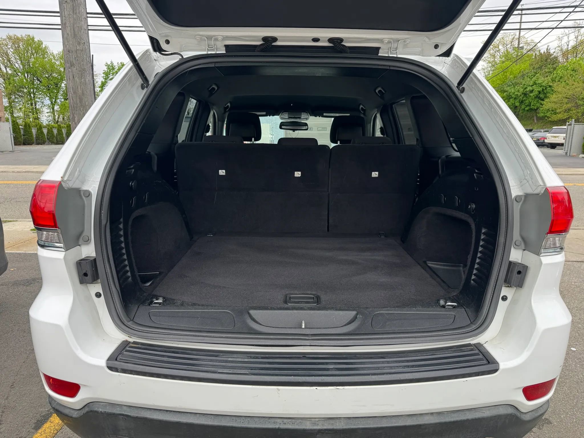 Used 2014 Jeep Grand Cherokee Laredo AWD/4WD image 23