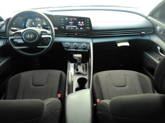 Used 2026 Hyundai Elantra SE FWD image 3