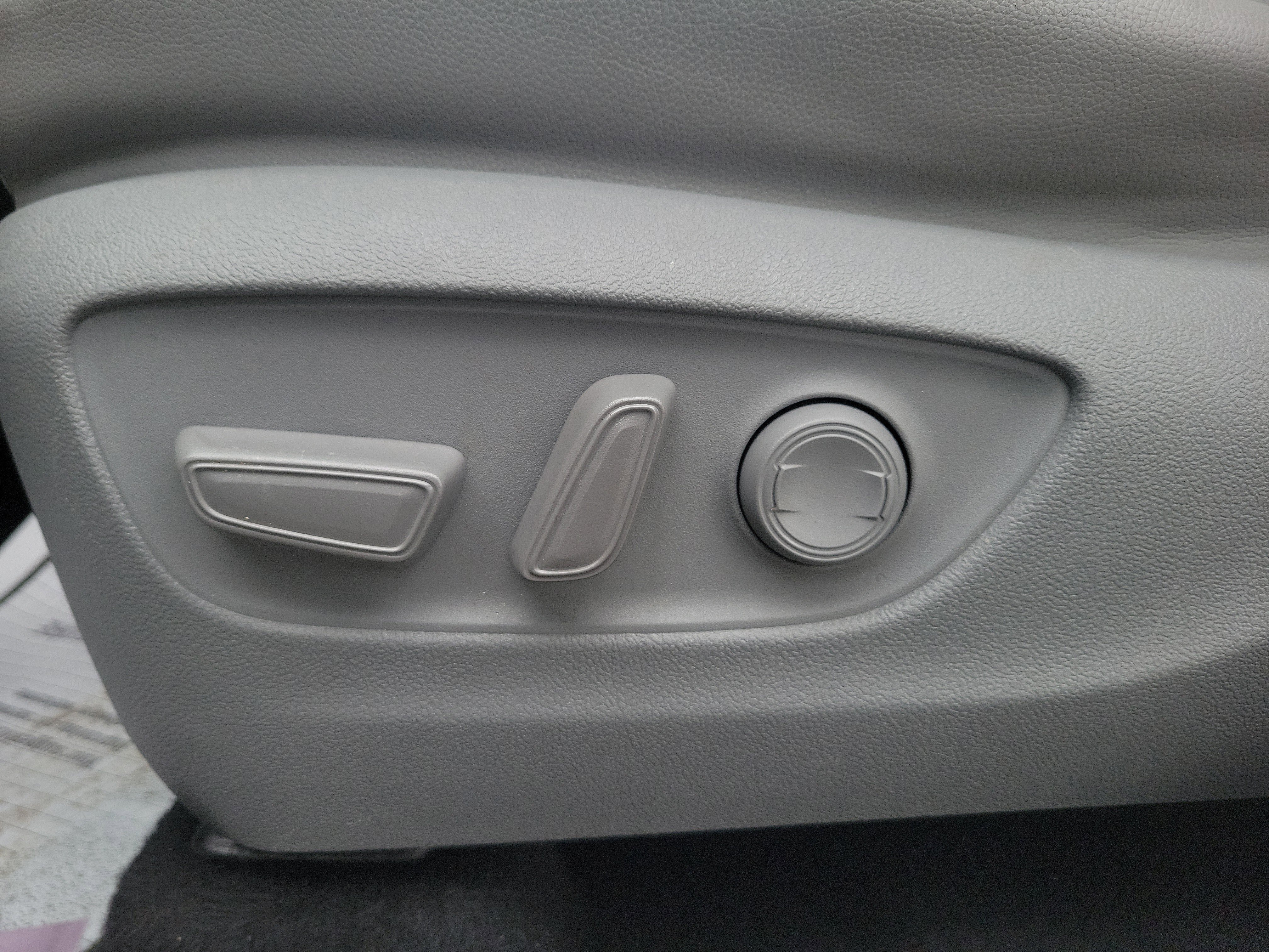 Used 2021 Toyota Highlander XLE image 20