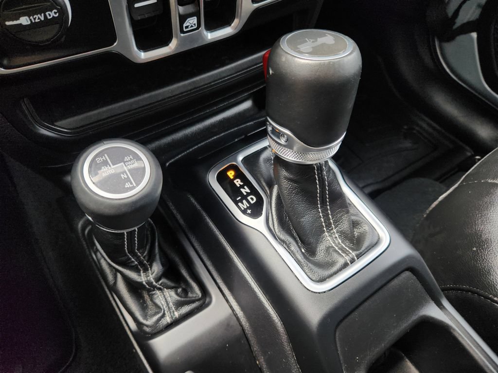 Used 2022 Jeep Wrangler Unlimited Sahara w/ Cold Weather Group AWD/4WD image 22