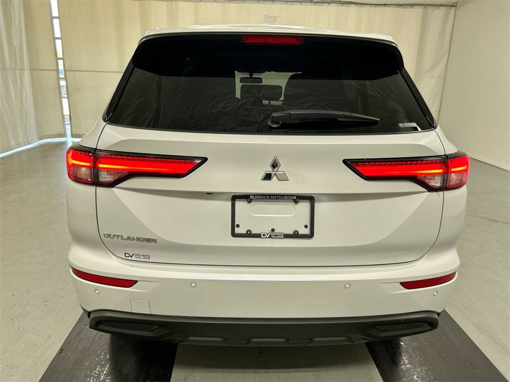 Used 2022 Mitsubishi Outlander ES image 21