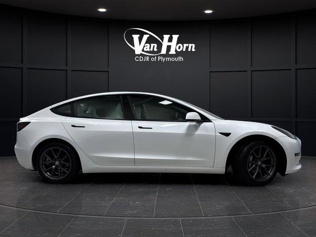 Used 2021 Tesla Model 3 Standard Range Plus image 2