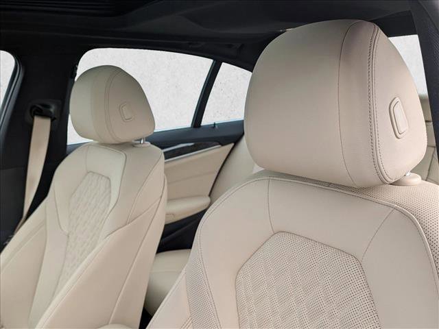 Used 2023 BMW 530e xDrive w/ Convenience Package image 14