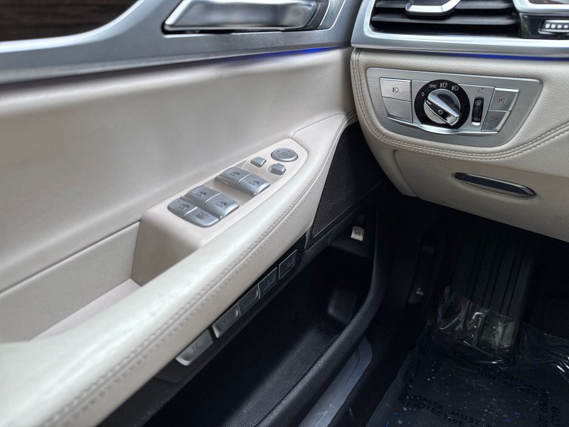 Used 2018 BMW 750i xDrive AWD/4WD image 43