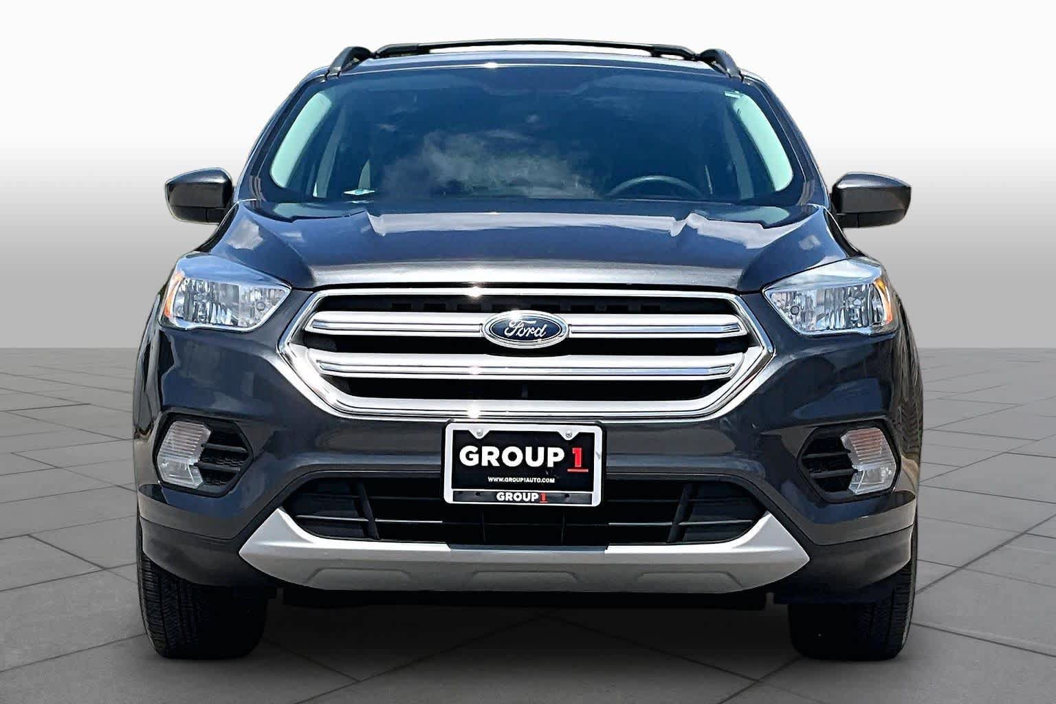 Used 2018 Ford Escape SE w/ SE Sync 3 Package AWD/4WD image 4