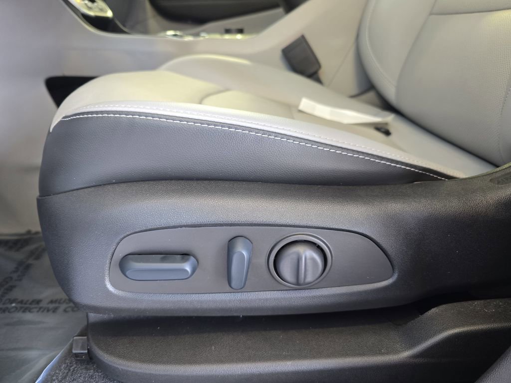 Used 2023 GMC Terrain SLT w/ Infotainment Package II FWD image 30