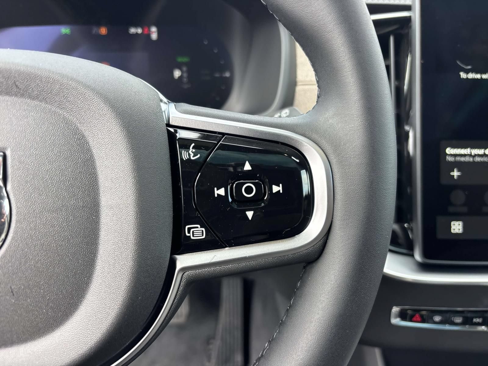 New 2026 Volvo XC90 T8 Plus w/ Protection Package Premier AWD/4WD image 19