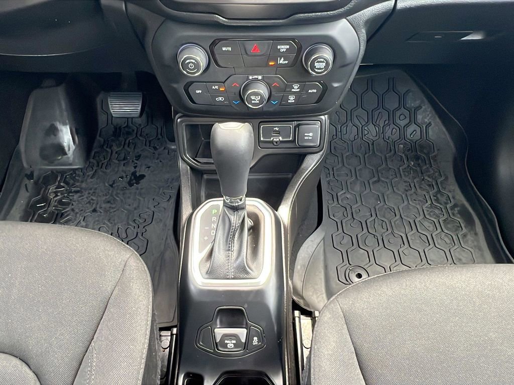 Used 2021 Jeep Renegade Latitude FWD image 18
