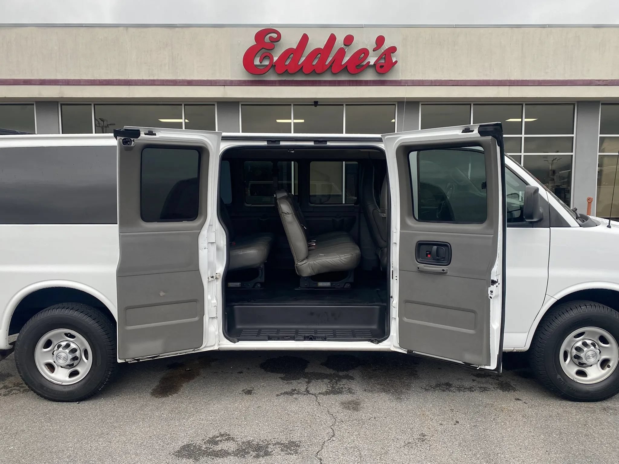Used 2018 Chevrolet Express 3500 LS RWD image 22