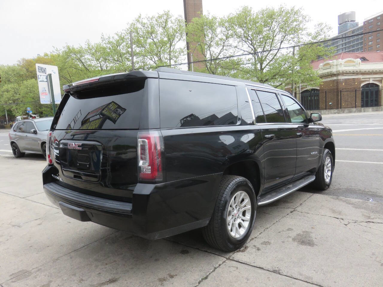 Used 2019 GMC Yukon XL SLT AWD/4WD image 4