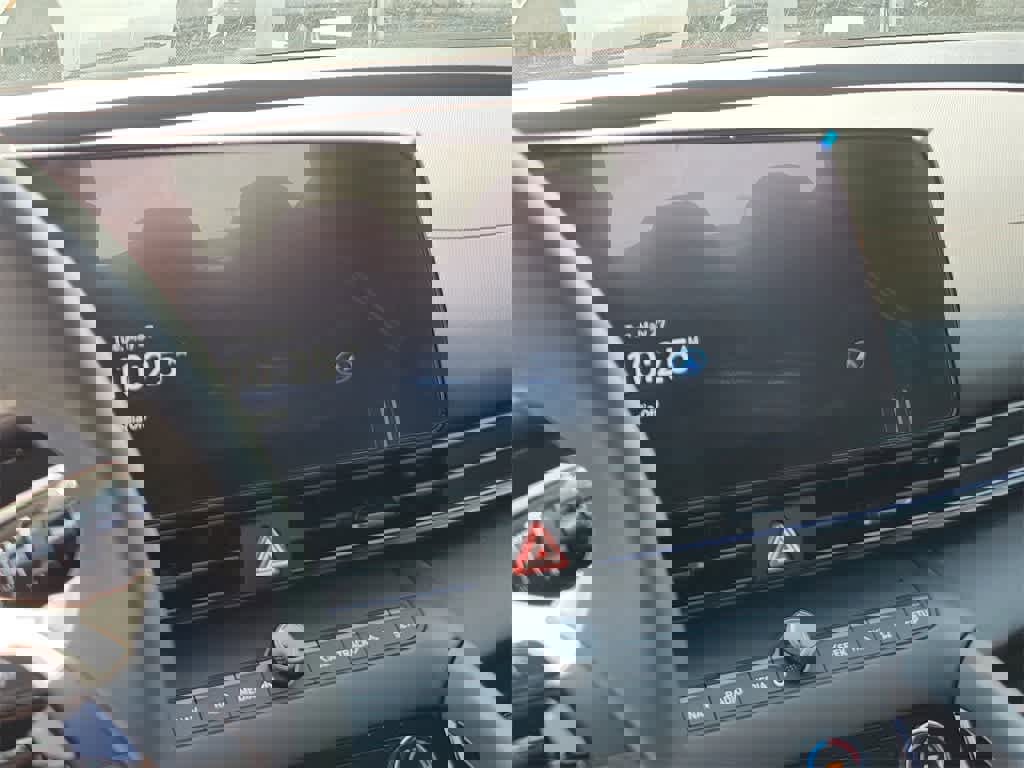 New 2025 Hyundai Elantra SEL image 24