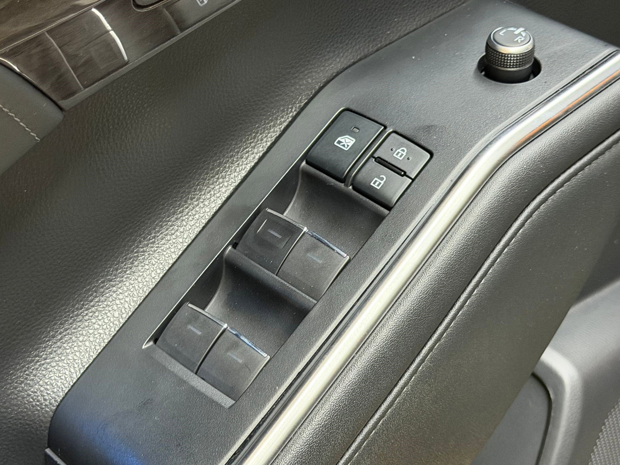 Used 2021 Toyota Highlander Platinum image 25