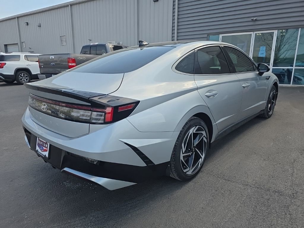 Used 2024 Hyundai Sonata SEL w/ Convenience Package image 6