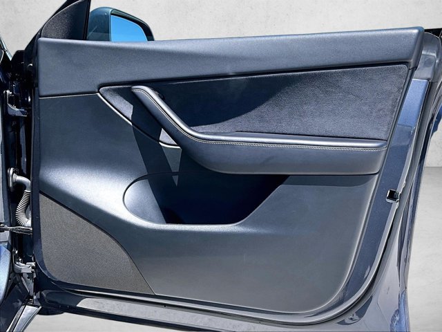 Used 2022 Tesla Model Y Long Range AWD/4WD image 19