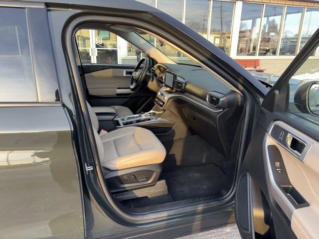 Certified 2023 Ford Explorer XLT w/ Equipment Group 202A image 5