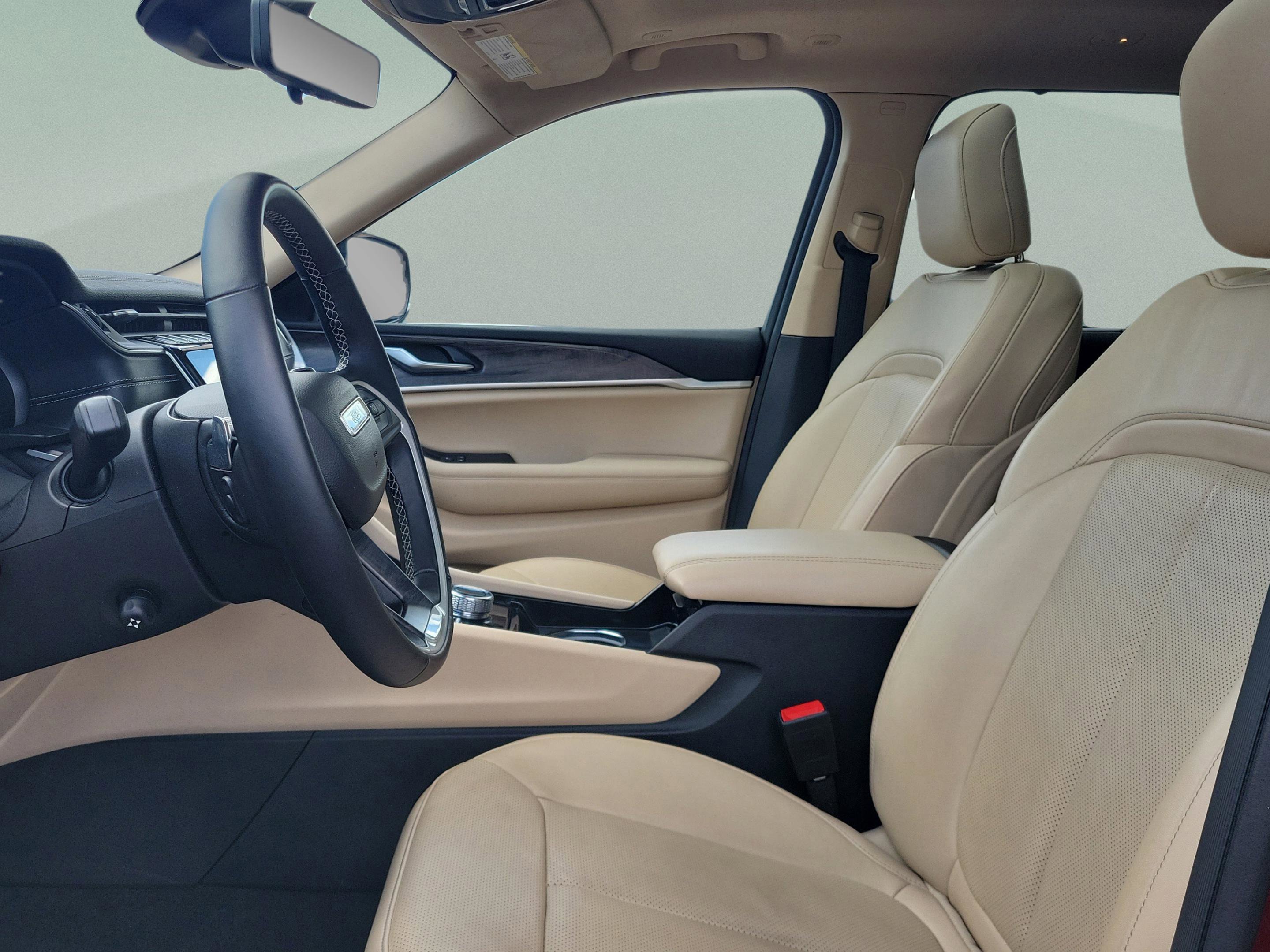 Used 2022 Jeep Grand Cherokee L Limited w/ Luxury Tech Group II image 24