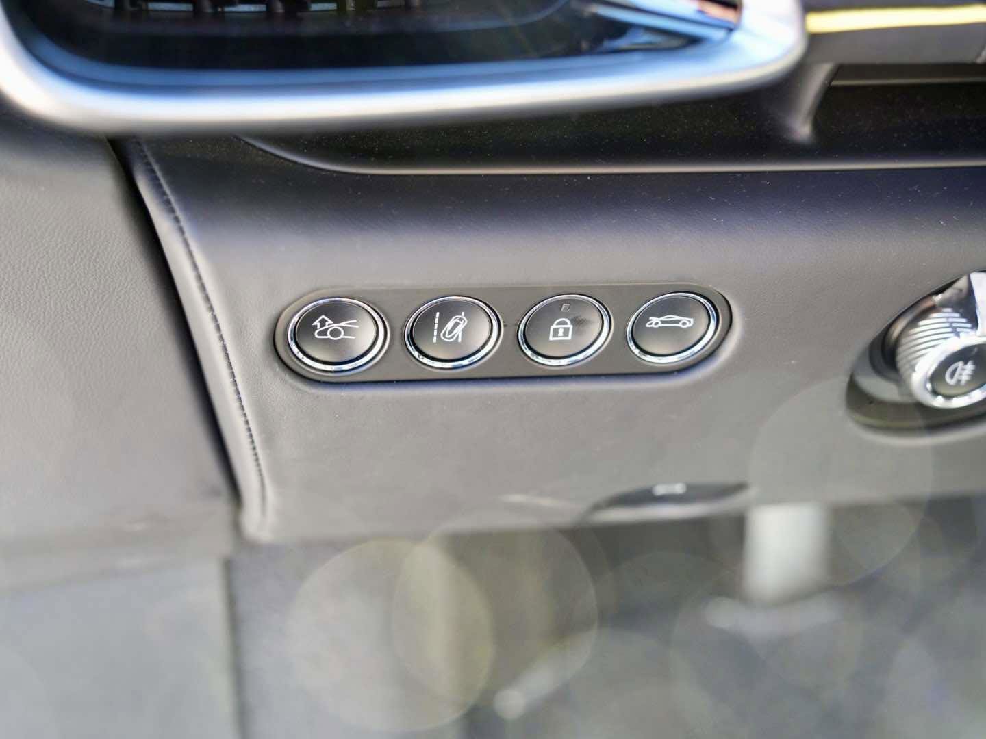 Used 2023 McLaren Artura image 12