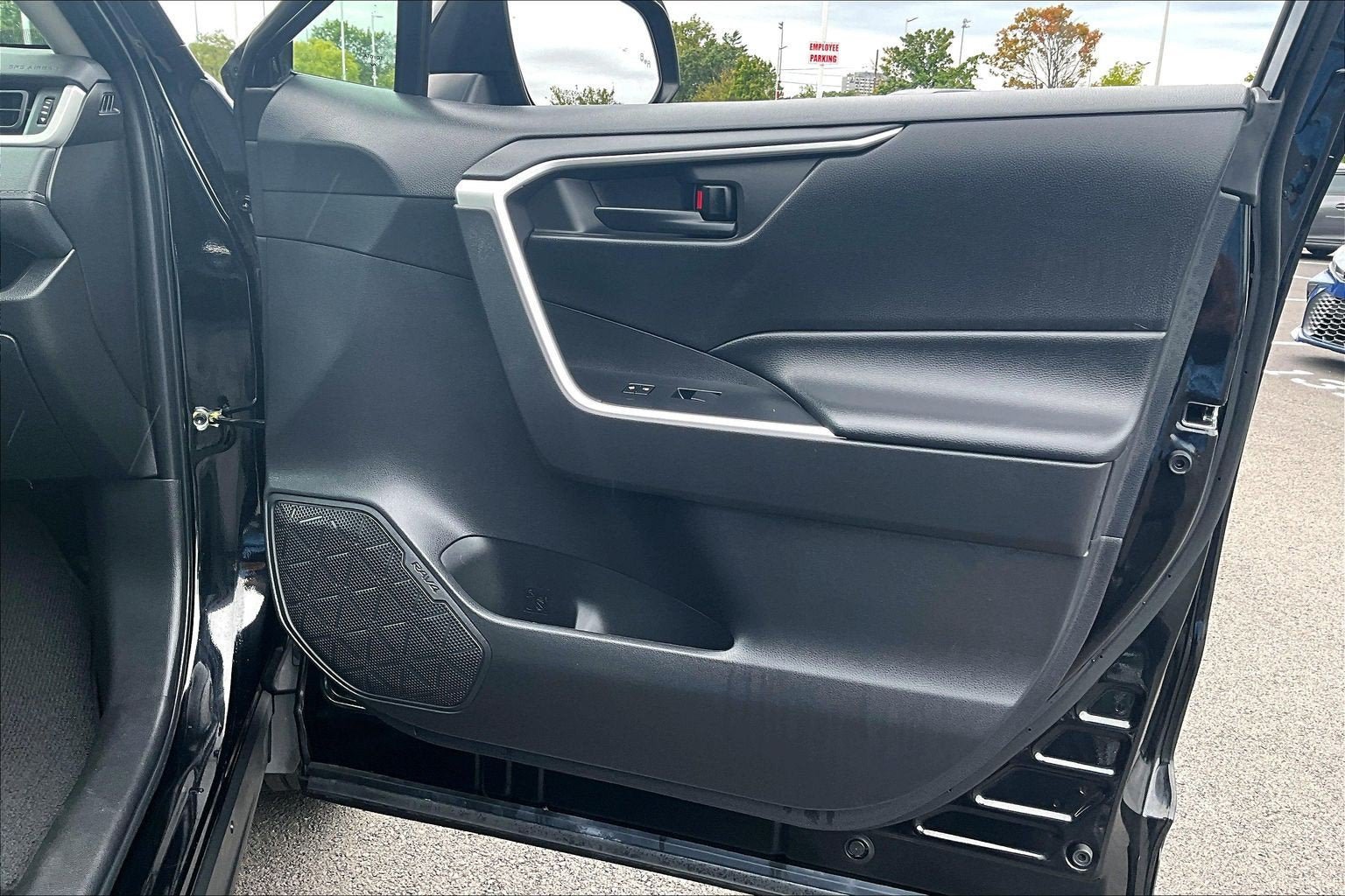 Used 2022 Toyota RAV4 LE AWD/4WD image 22
