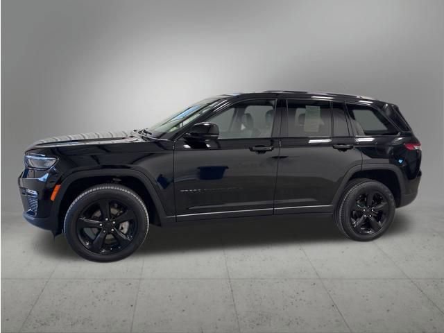 Used 2023 Jeep Grand Cherokee Limited w/ Black Appearance Package AWD/4WD image 2