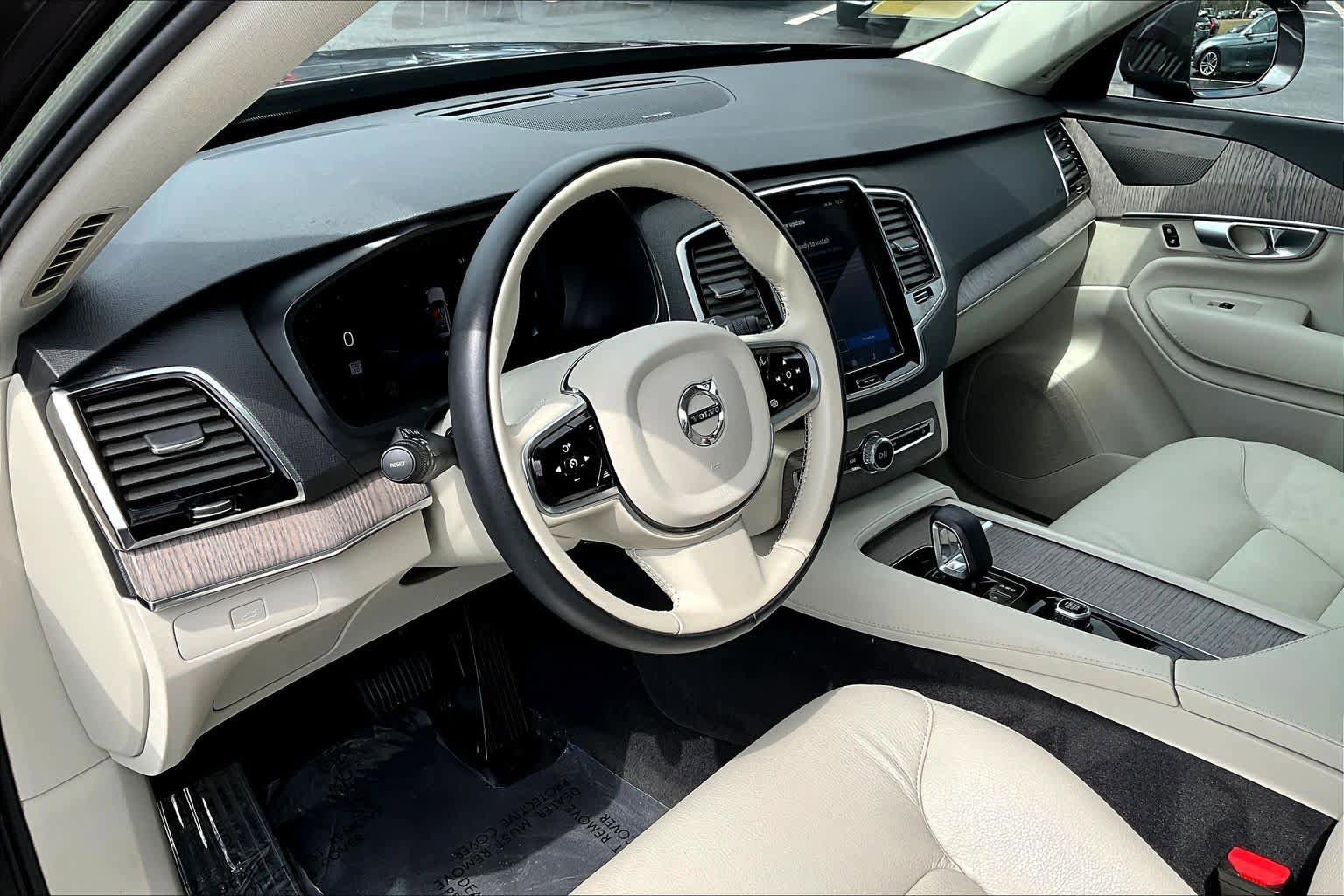 Certified 2023 Volvo XC90 B6 Plus w/ Protection Package Premier AWD/4WD image 17