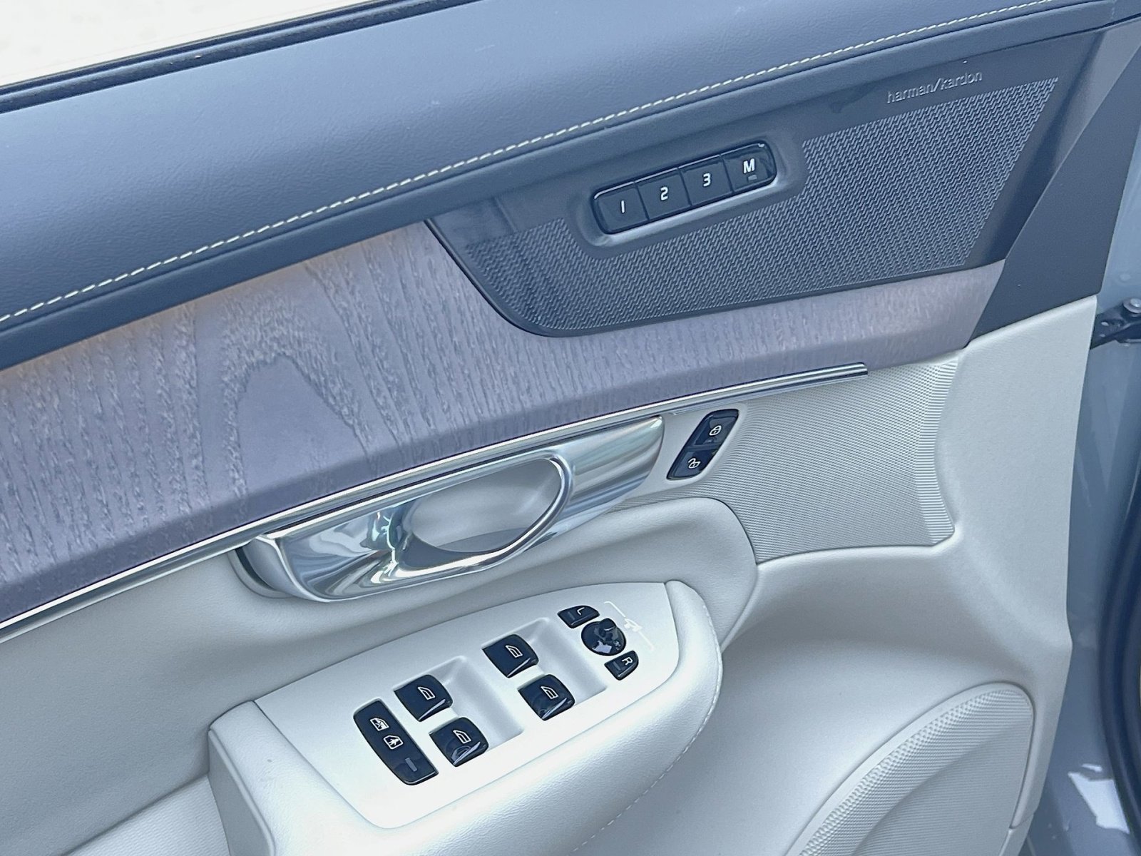 New 2026 Volvo XC90 T8 Ultra w/ Protection Package Premier image 15