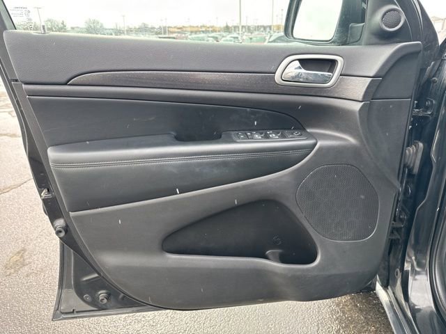 Used 2018 Jeep Grand Cherokee Laredo w/ Security & Convenience Group image 31