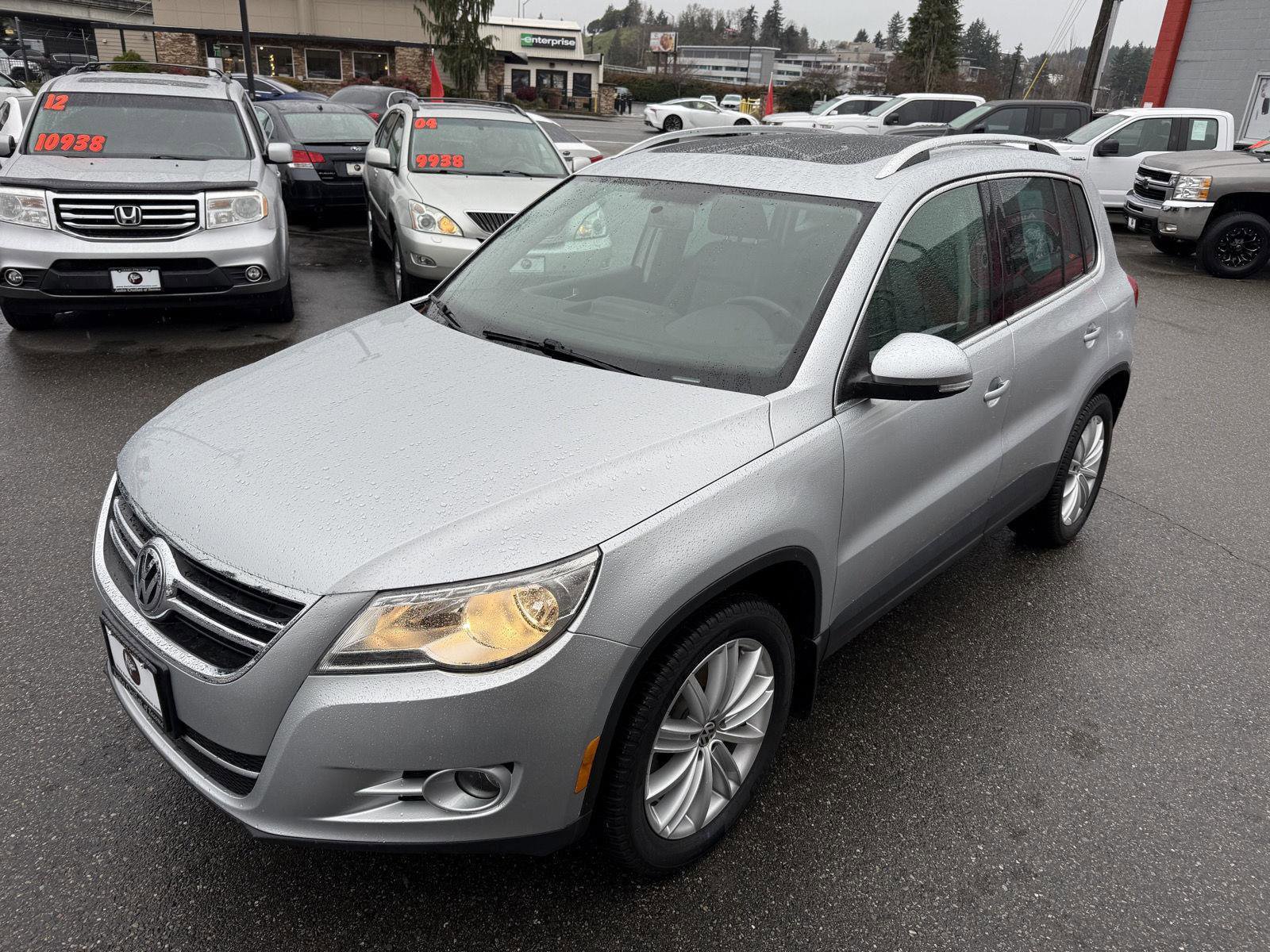 Used 2011 Volkswagen Tiguan SE image 2